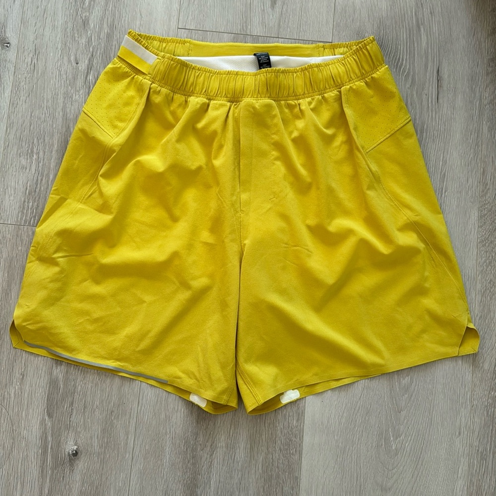 Lululemon size S men’s running Short 6"